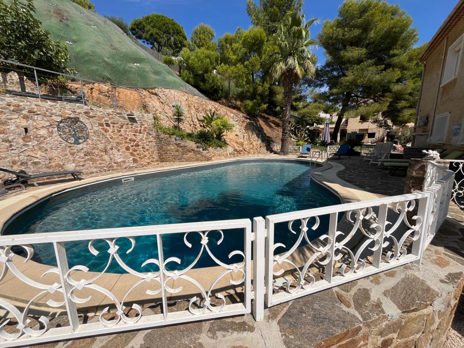 Meuble Tourisme 4*, Les Pieds Dans L'Eau, Villa Las Palmeras La Londe-les-Maures Luaran gambar